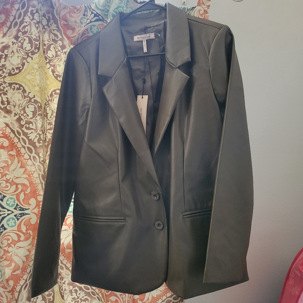 BCBGeneration Women's Relaxed Boyfriend Blazer Long Sleeve Notch Lapel 2 Button